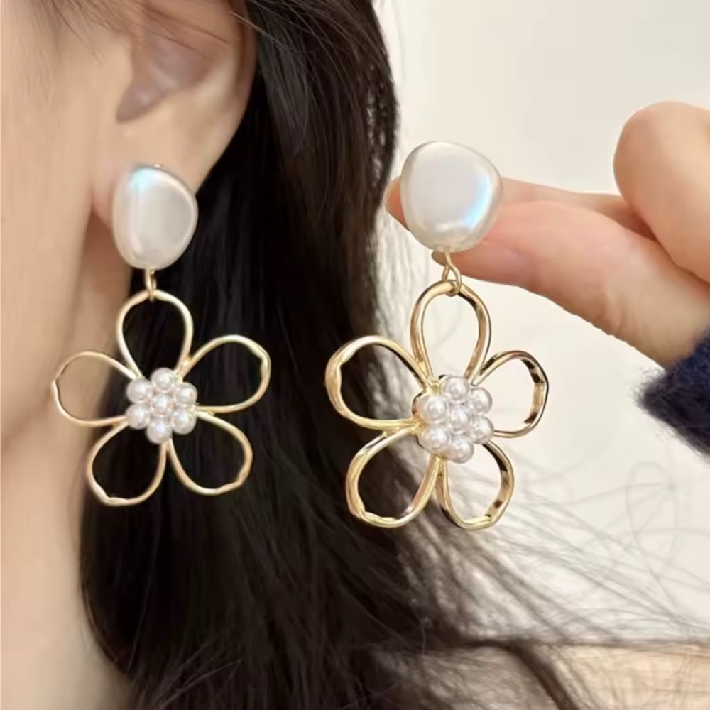 Elegant Gold and Pearl Flower Earrings